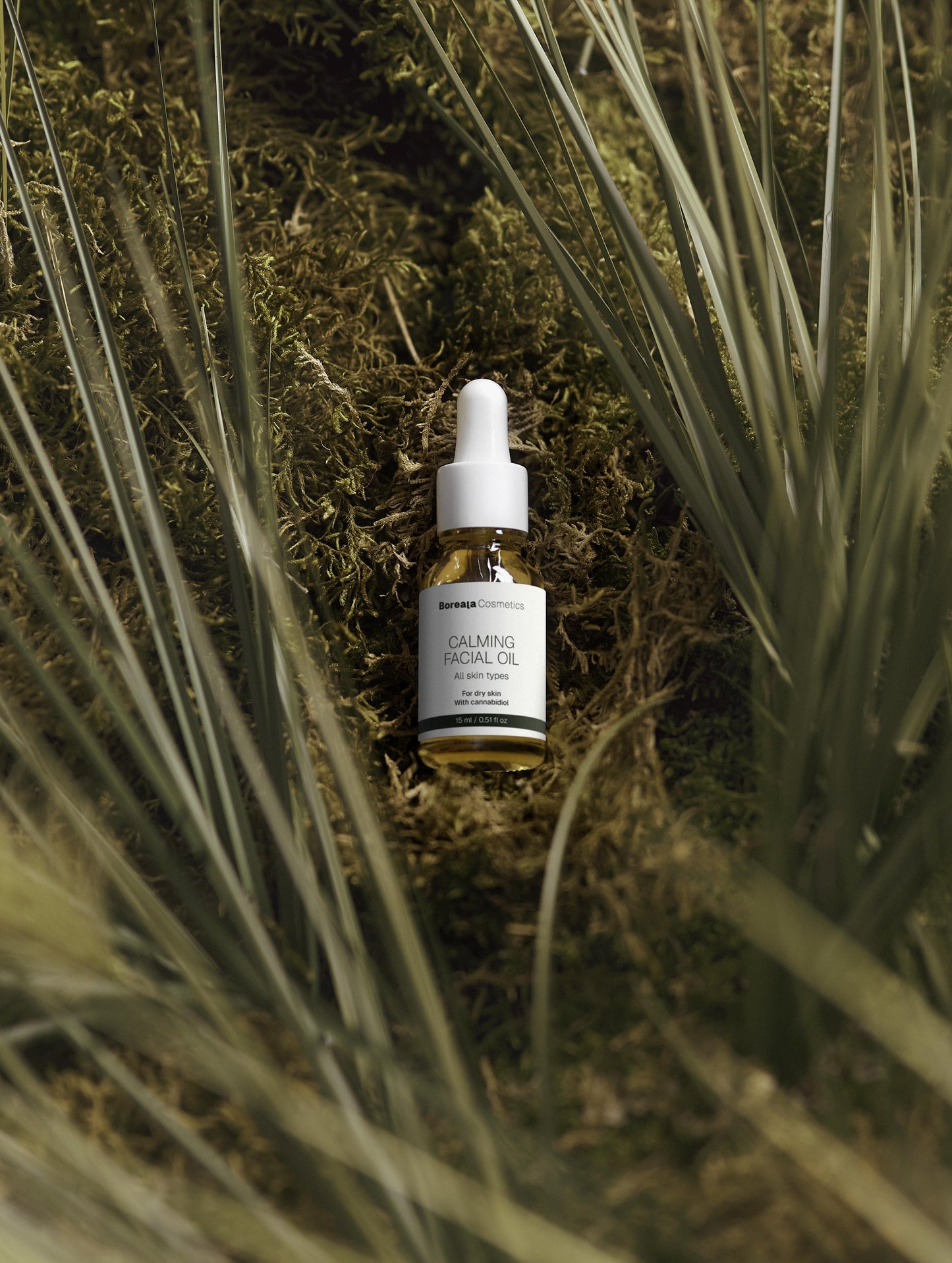Aceite facial calmante con cannabidiol y aceite de semilla de cáñamo